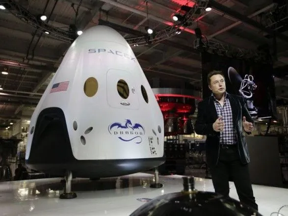 Ілон Маск показав нову космічну вантажівку Crew Dragon