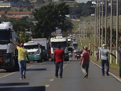 O Globo: у Бразилії далекобійники блокують дороги через зростання цін на дизельне паливо