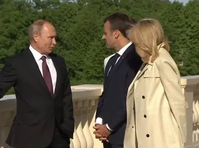 Путин встретился с Макроном в Санкт-Петербурге
