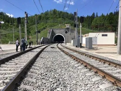 Обновленный Бескидский тоннель сможет пропускать больше сотни поездов в сутки