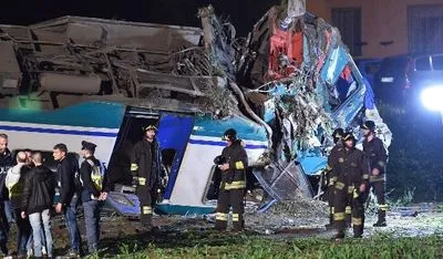 Поїзд врізався в фуру в Італії, є жертви