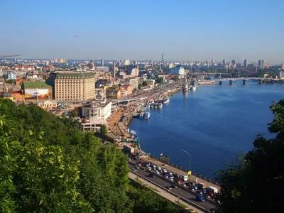 Вода в Дніпрі у Києві вже прогрілася до 20 градусів