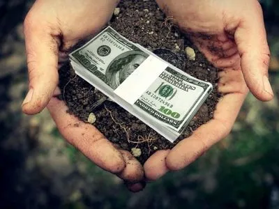 Мораторій на продаж землі стримує інвестиції й гальмує розвиток агроринку - Порошенко