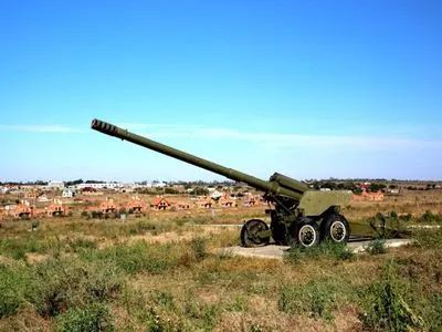 Бойовики на Донбасі влучили в базу зі складом боєприпасів