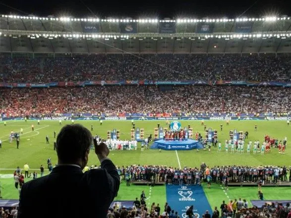 На финале Лиги чемпионов присутствуют Порошенко и король Испании