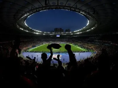 Фінал Ліги чемпіонів: трибуни НСК "Олімпійський" заповнюють фанати