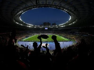 Финал Лиги чемпионов: трибуны НСК "Олимпийский" заполняют фанаты