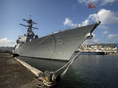 КНР обвинила корабли США во вторжении в свои воды у спорных островов
