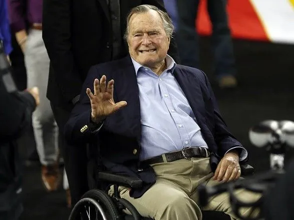 Джорджа Буша-старшого госпіталізували у США