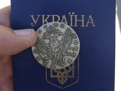 Старинную монету пытались вывезти из оккупированного Донбасса
