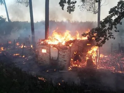 Крупный пожар в Житомирской области: горело 14 хозяйственных зданий