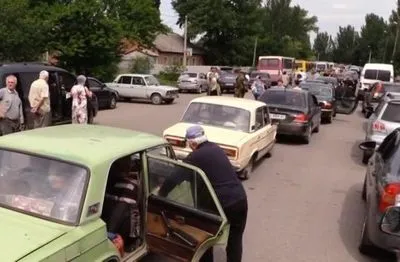 В очередях на КПВВ на Донбассе собралось 250 авто