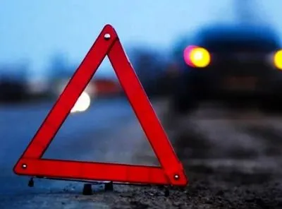 Из-за столкновения двух автомобилей на Прикарпатье погибла девушка-пешеход