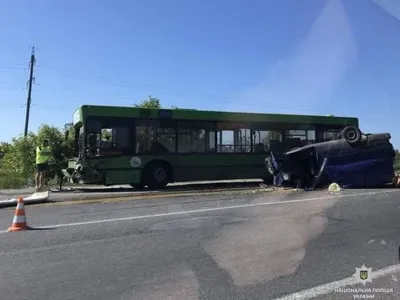 В Харьковской области автомобиль столкнулся с пассажирским автобусом