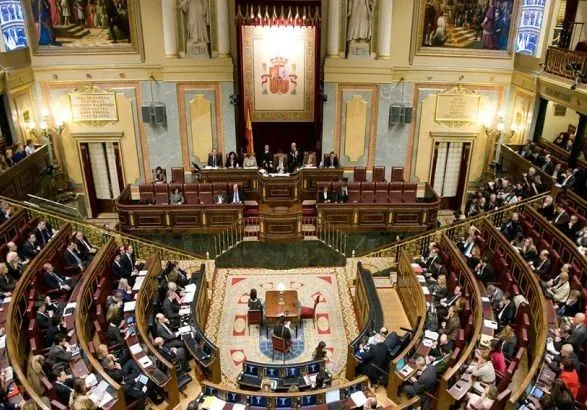 u-parlamenti-ispaniyi-u-chetver-proydut-debati-schodo-nedoviri-uryadu