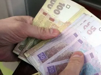 В апреле зарплаты украинцев выросли на 1,2%