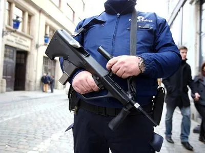 Мужчина застрелил трех человек и взял заложников на востоке Бельгии