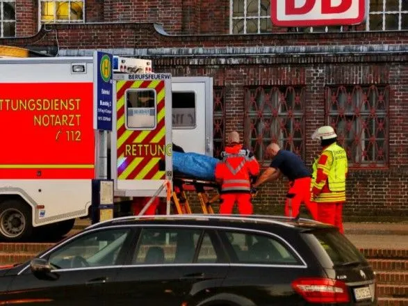 Bild: в ФРГ полиция застрелила мужчину, напавшего с ножом на пассажира поезда