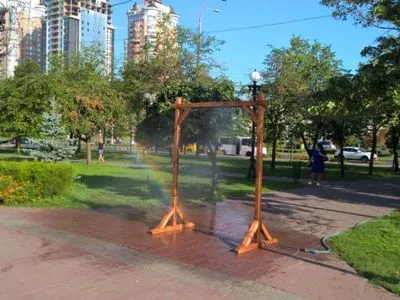 В Киеве установят 17 охлаждающих рамок-распылителей