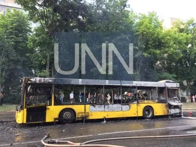 В столице дотла сгорел автобус