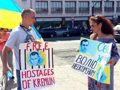 Призвали бойкотировать ЧМ-2018 и освободить Сенцова: украинцы устроили акцию в Риме