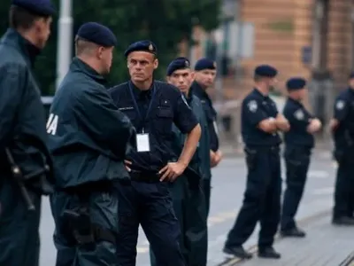 Хорватские полицейские расстреляли фургон с мигрантами: пострадали дети