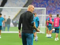 Зидан уходит в отставку с поста тренера победителя Лиги чемпионов "Реала"