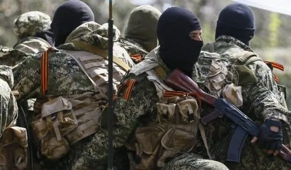 Боевики на Донбассе размещают военную технику во дворах частных домов - разведка