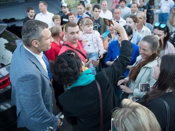 Кличко поблагодарил коммунальщикам, которые оперативно убрали город после мероприятий Лиги чемпионов