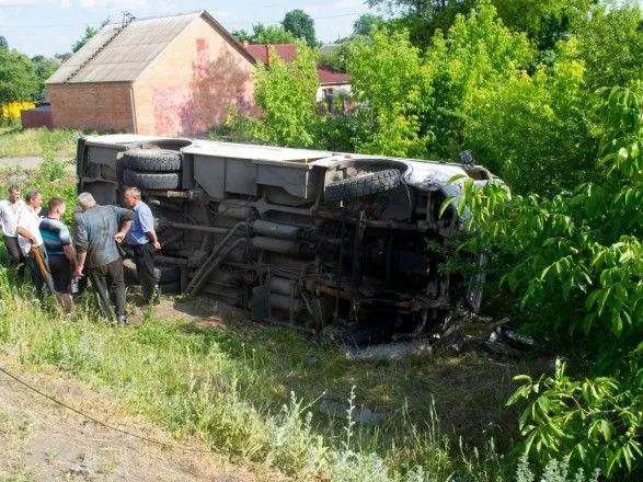 В Хмельницкой области автобус с пассажирами перевернулся в кювет