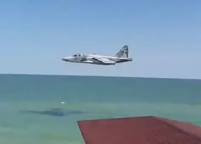 У ЗСУ прокоментували екстремальний політ Су-25 над пляжем у Кирилівці