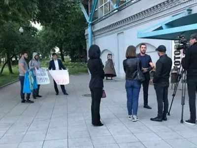 Псевдосоюз кримськотатарської молоді в Москві пікетував виставку, присвячену репресіям у Криму