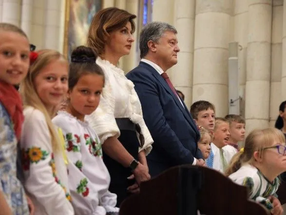 Порошенко в Мадриде помолился за Украину