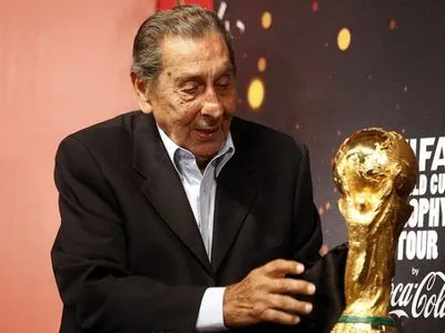Экс-нападающий Уругвая Гиджа признан лучшим футболистом в истории ЧМ