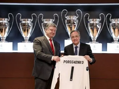 Порошенко в Мадриде встретился с Президентом футбольного клуба "Реал"