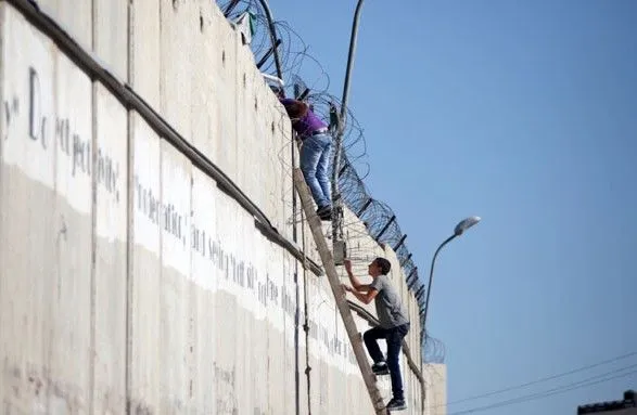 za-chas-protestiv-bilya-sektoru-gaza-narakhuvali-vzhe-125-ubitikh-palestintsiv
