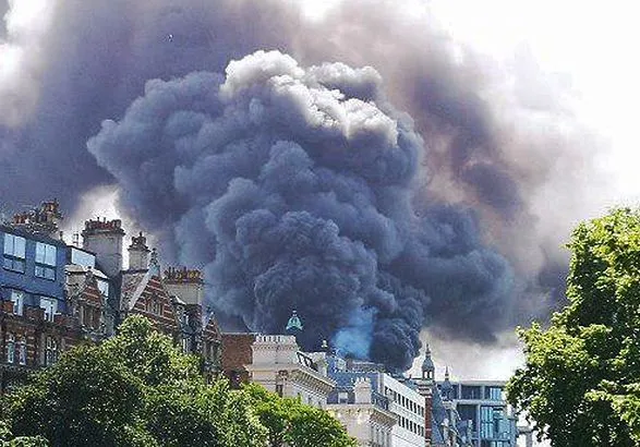 В Лондоне вспыхнул масштабный пожар в гостинице