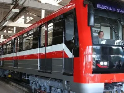 В Тбилиси сегодня возобновит работу метро после забастовки машинистов