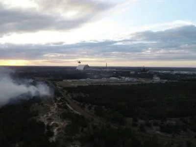Масштабна пожежа в Чорнобильській зоні: що відомо станом на 06:00