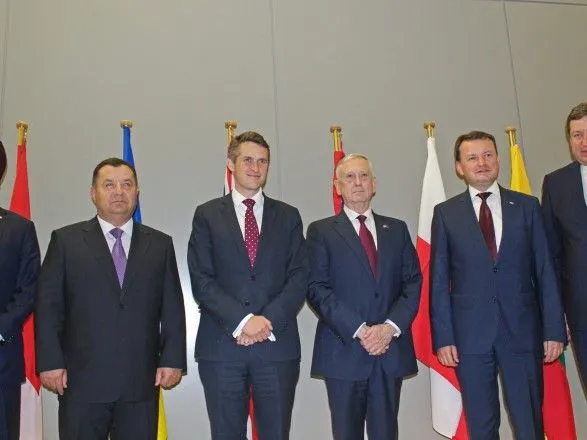 Полторак зустрівся з міністрами оборони п’яти держав-членів НАТО