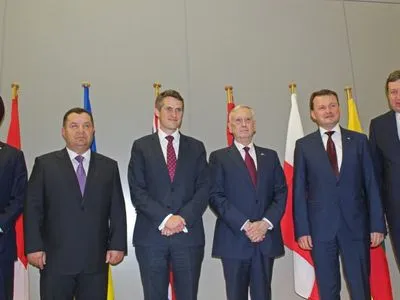 Полторак встретился с министрами обороны пяти государств НАТО