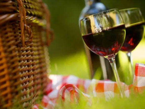 Як обрати вино до пікніка