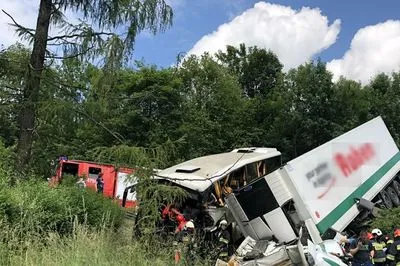 В Польше перевернулся автобус с детьми: десятки пострадавших