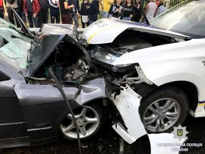 На Харківщині BMW протаранив поліцейську машину: є жертви