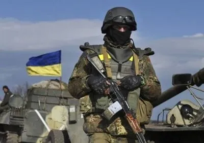 На Донбасі знову бій: поранено військового ЗСУ