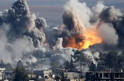 В результате авиаудара в сирийской провинции Идлиб погибли 17 человек