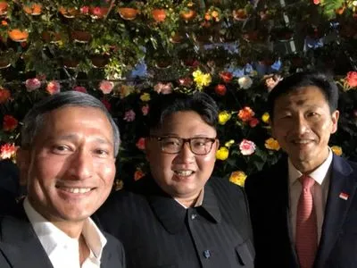 Ким Чен Ын в Сингапуре сделал селфи с министрами