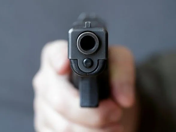 В Мариуполе нетрезвый мужчина устроил стрельбу на детской площадке