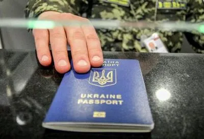 В 2017 году количество заявок на шенгенские визы от украинцев уменьшилось вдвое