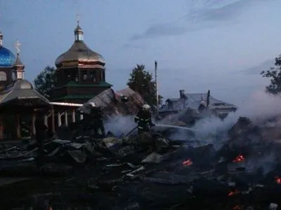 На Прикарпатье сгорела старая деревянная церковь УПЦ КП